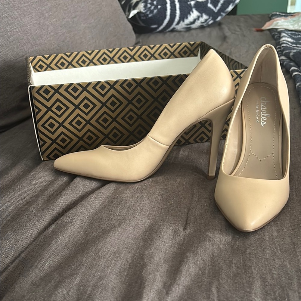 Charles David Cream Classic Heels